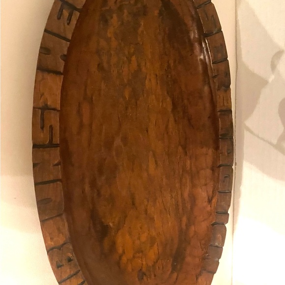 COPY - Vintage hand carved wooden German round bread board or serving bowl. - Picture 3 of 9